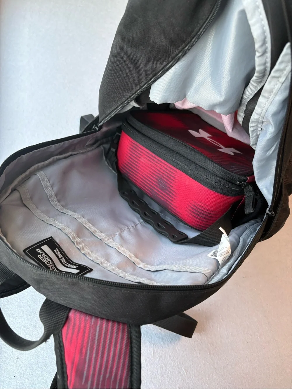 Under Armour Hustle Sport Red/Black Backpack Bungee Front & Matching Lunchbox